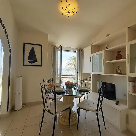 House La Baia Delle Favole By World アパート